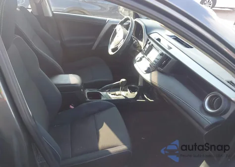 2016 Toyota Rav4 Xle z USA, uszkodzony, nr VIN 2T3RFREV2GW454044